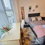 Quarto 1 Com Espaco De Trabalho