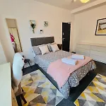 Quarto 1 Com Espaco De Trabalho
