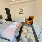 Quarto 1 Com Espaco De Trabalho